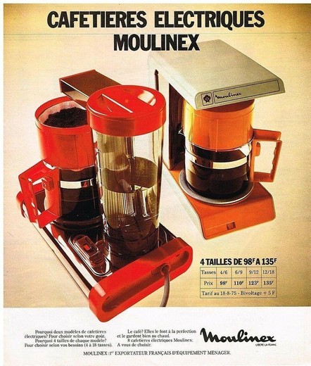 CAFETIERES ELECTRIQUES MOULINEX
<very stylish red/black/white coffee makers>
Le café? Elles le font á la perfection et le gardent bien au chaud.