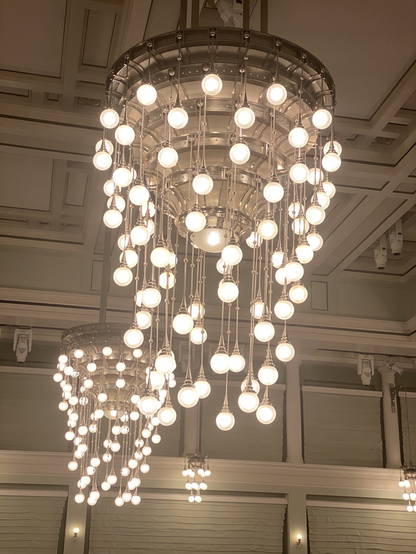 The distinctive ‘pearl drop’ chandeliers in the Schermerhorn Symphony Center are simply stunning.