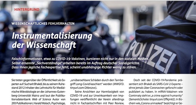 Screenshot aus dem im Post verlinkten Print-Artikel mit Aufmacherbild eines Polizeieinsatzes während einer Demonstration. Die ganze Szenerie ist unscharf, nur der Schriftzug "Polizei" auf dem Rücken eines Beamten ist scharf zu lesen. Im Bild in weißer Schrift Dachzeile und Überschrift "Wissenschaftliches Fehlverhalten – Instrumentalisierung der Wissenschaft", gefolgt von drei Zeilen Vorspann. Darunter erste Zeilen des Artikeltexts.